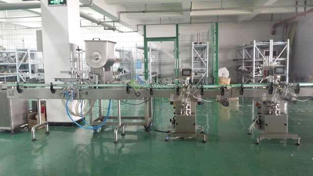 双头酱料灌装生产线车间展示