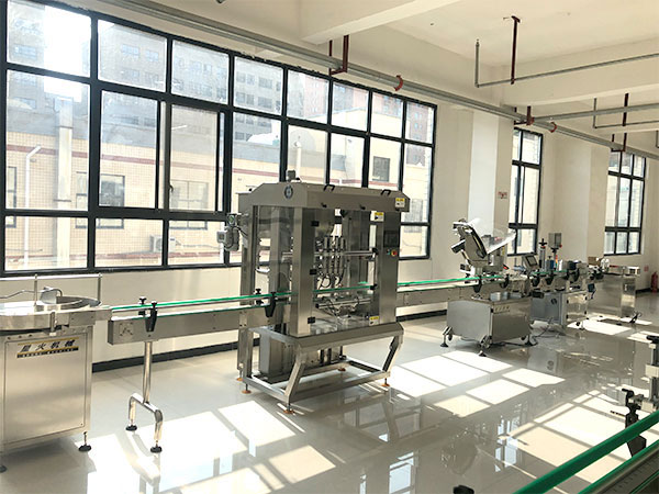 长沙亚新（中国）械生产厂家四头酱料灌装机